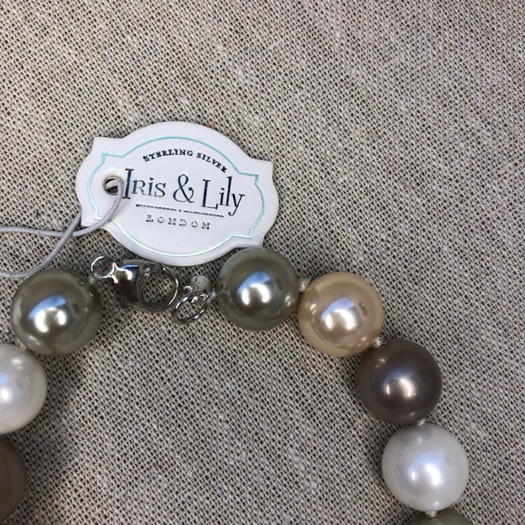 IRIS & LILY Multicolored Mother of Pearls Necklace - Picture 5 of 9